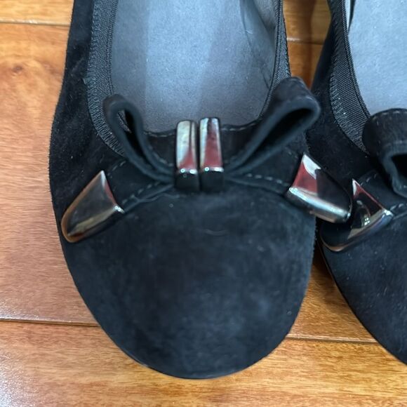 Stuart Weitzman Black Suede bow Low Heel Pumps Size 9.5 - Picture 2 of 9